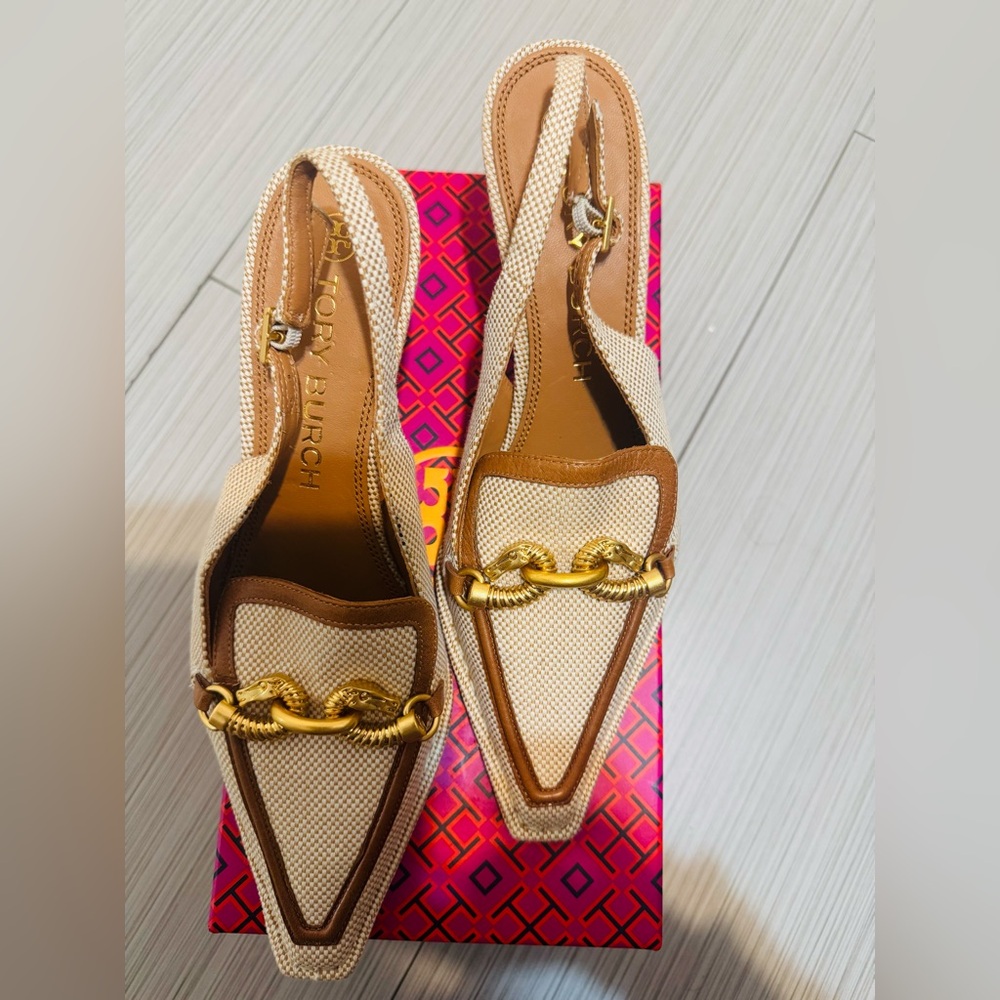 Tory Burch Women's Brown and Cream Flats with Gold Chain